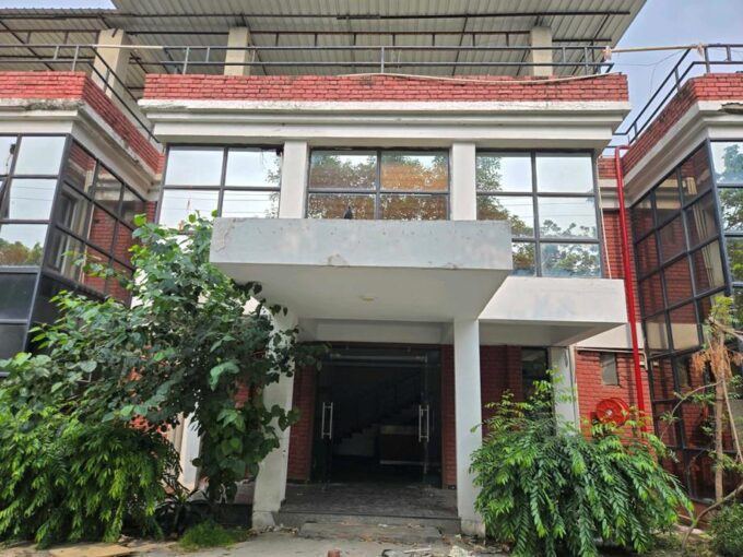 Factory Industrial Shed Warehouse /Godown Space For Lease Rent in Commercial Building A Block Sector-63 Noida