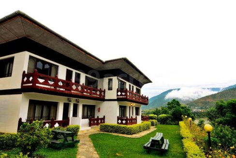 Hotel/Resorts for Rent Lease in 30 LUXURY VALLEY VIEW ROOMS LAWN HALL PARKING Mussoorie Road Dehradun Uttarakhand