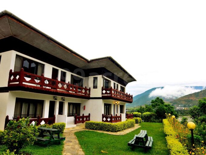 Hotel/Resorts for Rent Lease in 30 LUXURY VALLEY VIEW ROOMS LAWN HALL PARKING Mussoorie Road Dehradun Uttarakhand